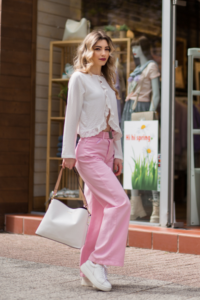 Дамски широк панталон в розово с текстилен колан