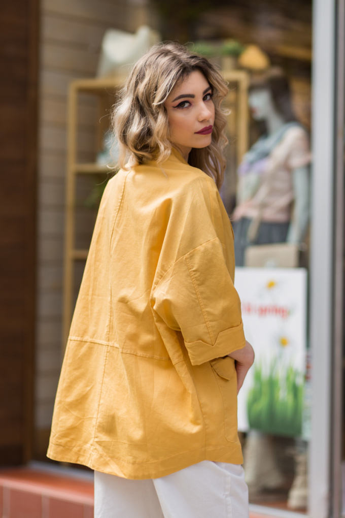 Дамско широко сако от памук и лен в жълто