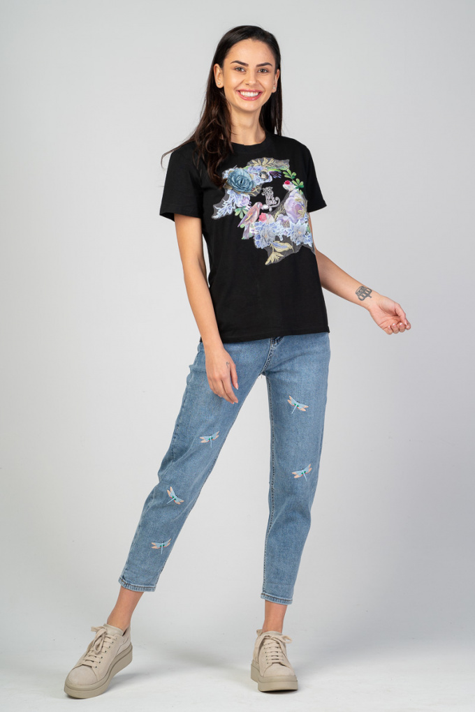 Дамска тениска в черно с щампа птица и 3Д цветя с тюл и пайети
