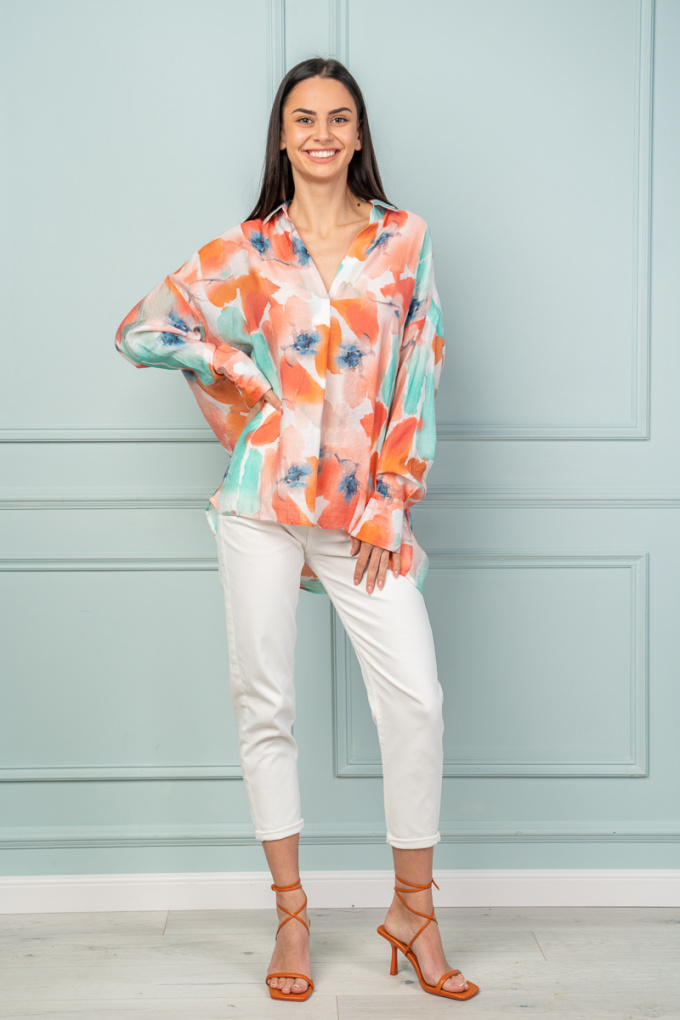 Дамска широка блуза от фин памук с акварелен принт в коралово и , зелено и синьо