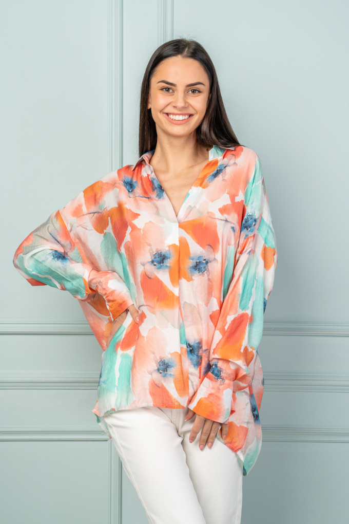 Дамска широка блуза от фин памук с акварелен принт в коралово и , зелено и синьо