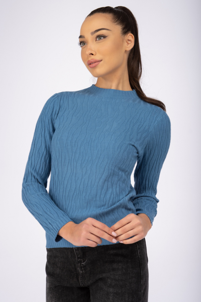 Дамска блуза от меко плетиво с релефна шарка в синьо