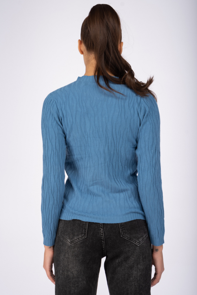 Дамска блуза от меко плетиво с релефна шарка в синьо