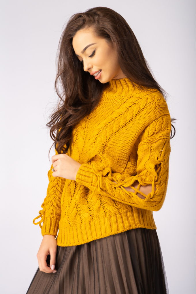 Дамски плетен пуловер в жълто с връзки на ръкавите