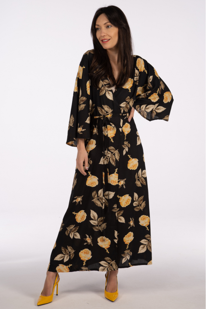 Ефектна рокля в черно тип кимоно с принт жълти цветя