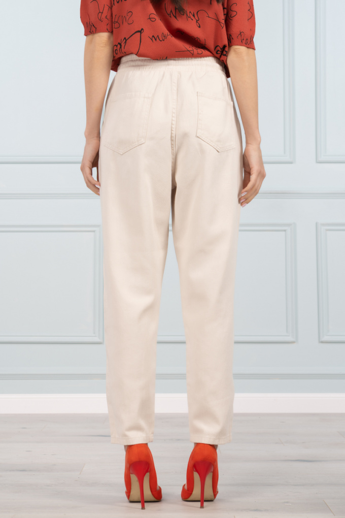 Дамски панталон в цвят екрю с басти, ластик и връзки в талията