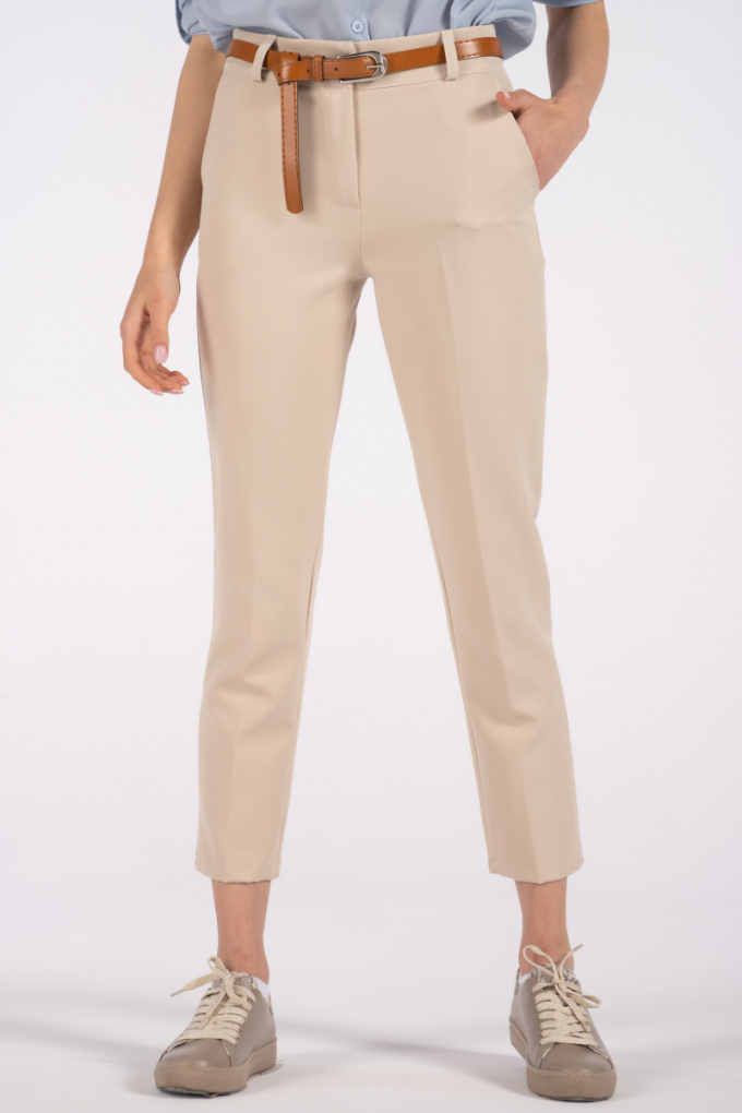 Дамски панталон в бежово с италиански джоб, кожен колан и ръб отпред