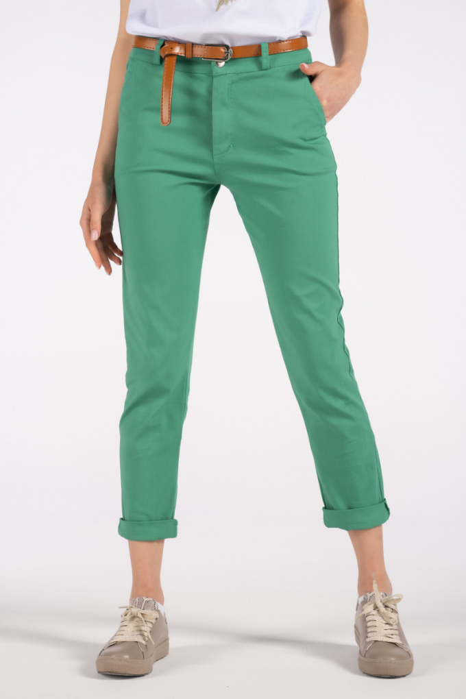Дамски панталони в зелено с италиански джоб и кожен колан