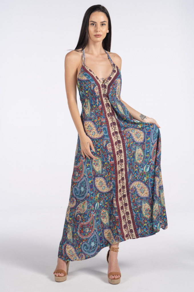Дълга рокля от коприна в синьо с гол гръб и цветен етно принт