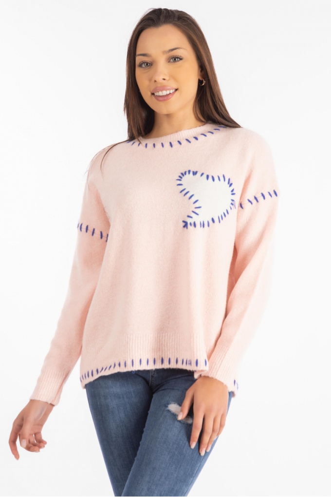 Дамски пуловер в розово с бяло сърце и сини шевове