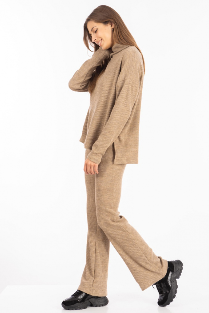 Дамски комплект от фино рипсено плетиво в цвят визон с блуза и панталон