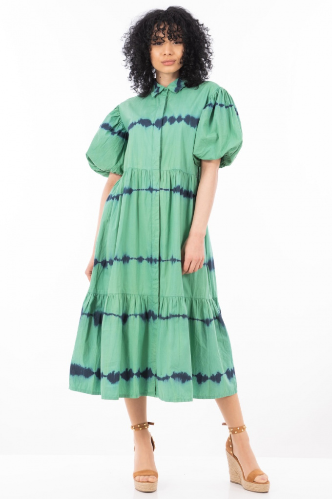 Дълга рокля от памук в зелено с хоризонтални сини вълни