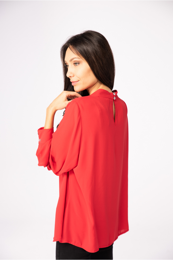 Дамска блуза в червено с V-образно деколте