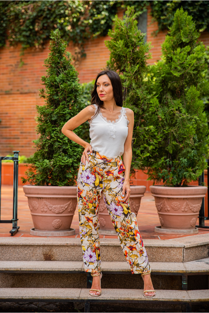Дамски панталон от лен с цветен флорален принт