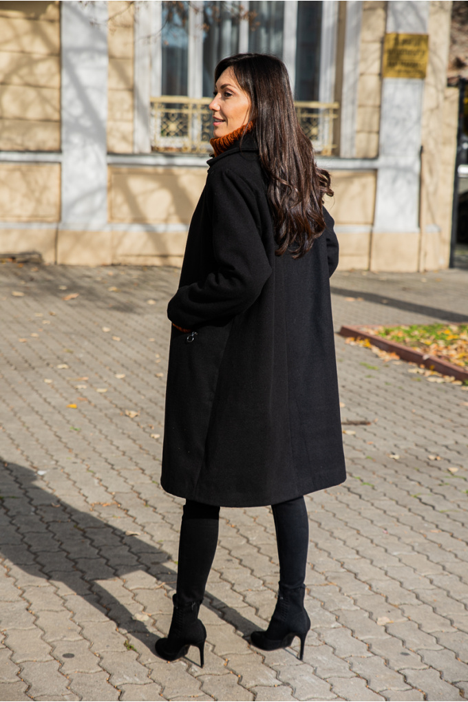 Дамско палто в черно с метален цип