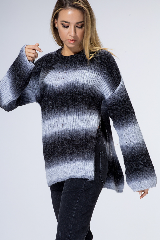 Пуловер с преливащи цветове и странични цепки