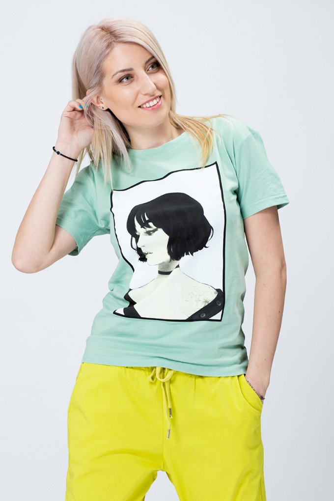 Дамска тениска в зелено с щампа момиче