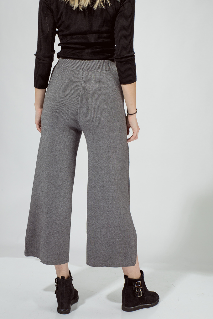 Панталон от плетиво в сиво