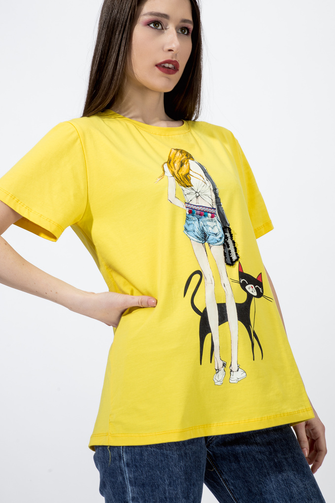 Дамска тениска в жълто с щампа и кристали