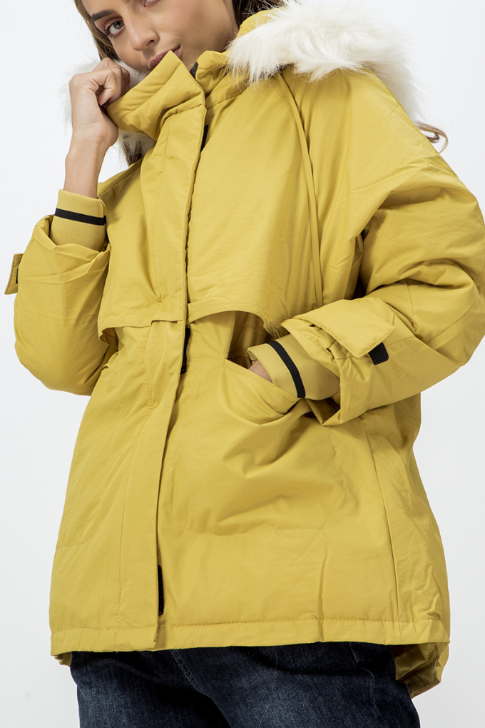 Дамско яке в жълто с платки и бродиран надпис на гърба