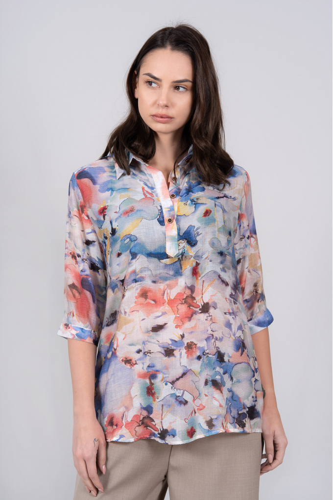 Дамска блуза от фина материя с копчета и принт акварелни сини цветя