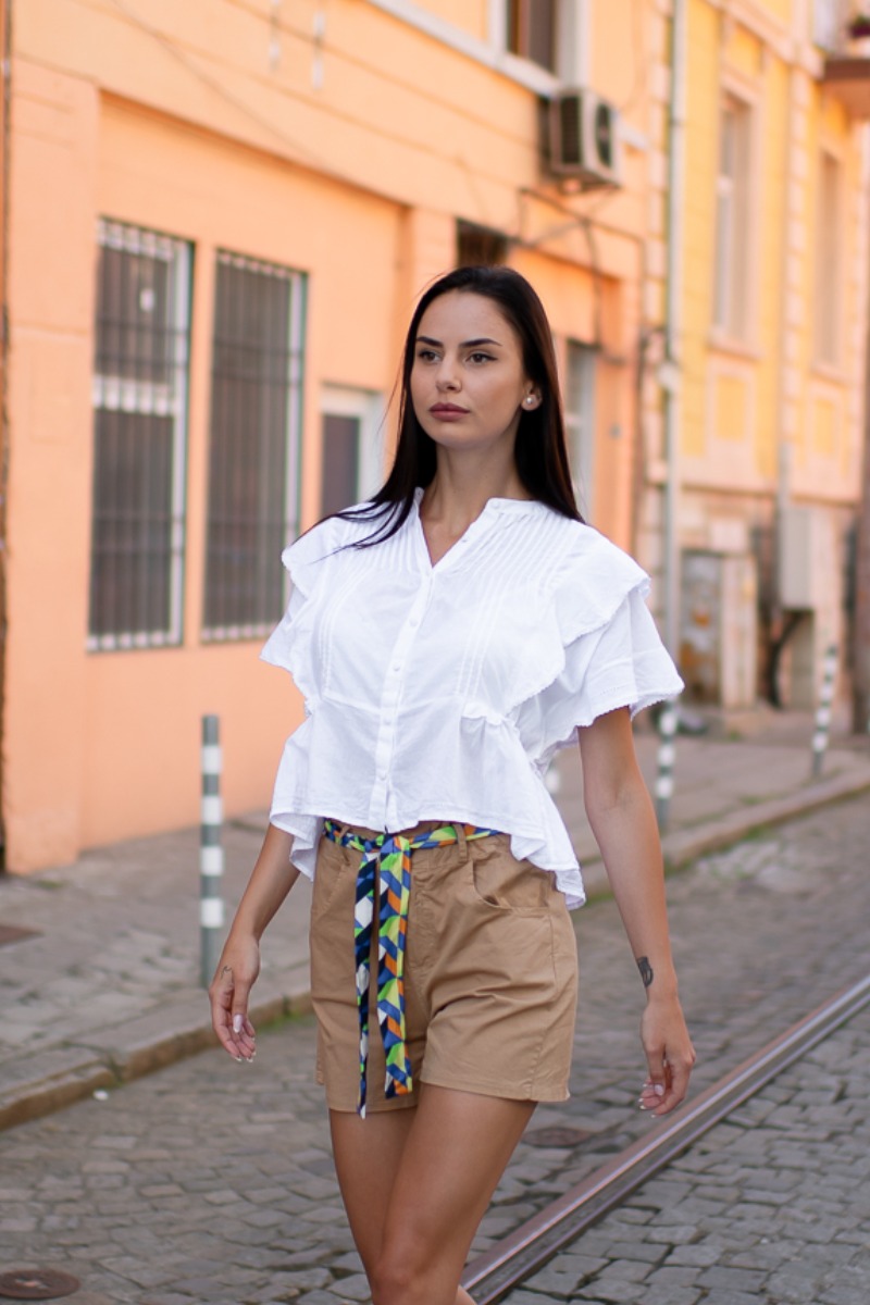 Дамска блуза от памук в бяло с харбали и рязана бродерия