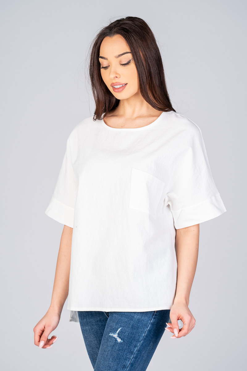 Дамска блуза в бяло със широк паднал ръкав и малък джоб