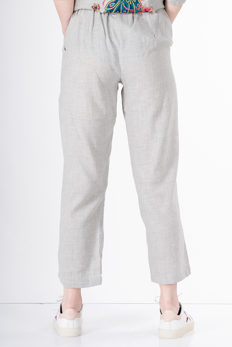 Дамски комплект в сиво с ефектна бродерия на гърба