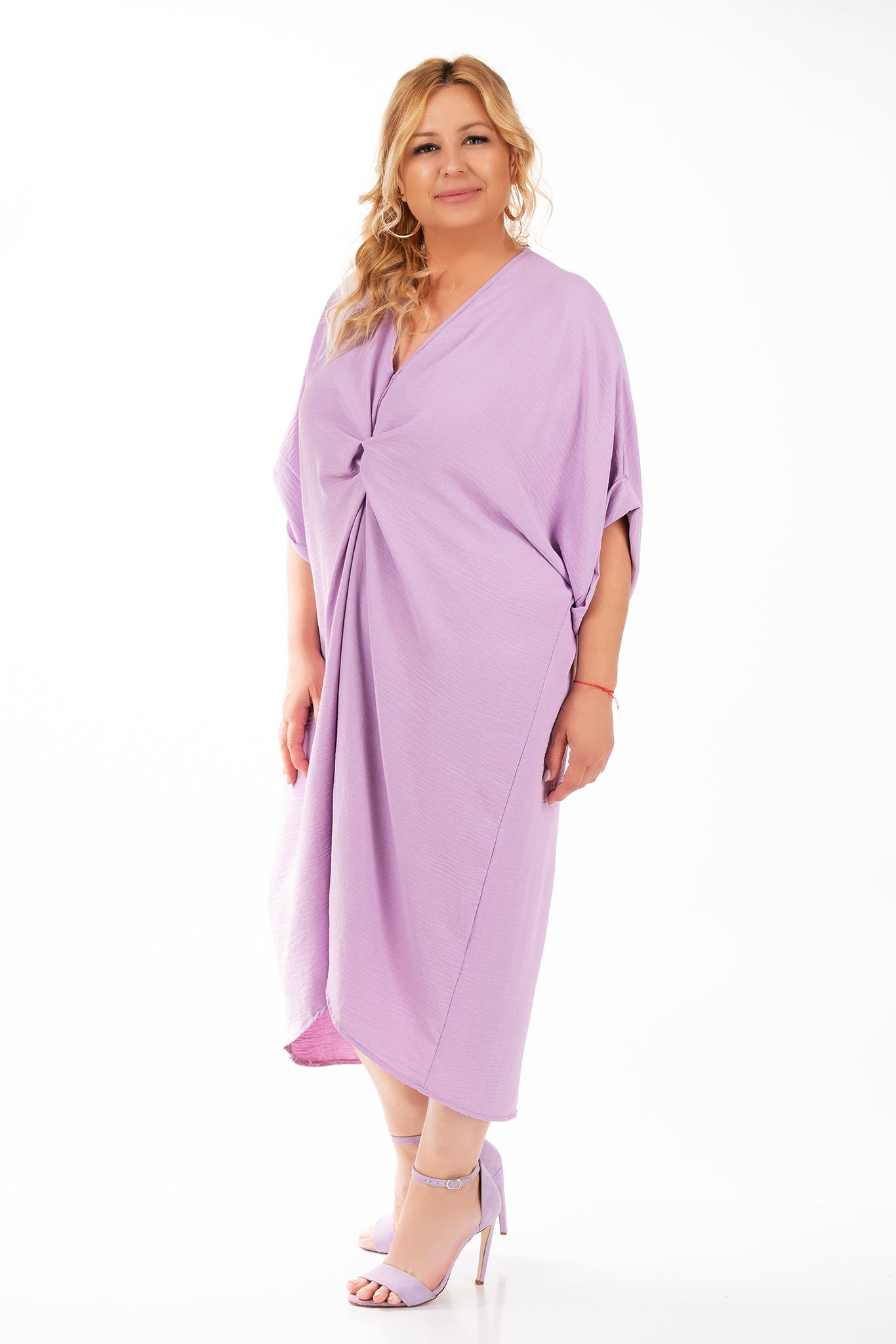 МАКСИ рокля в лилаво с къс прилеп ръкав и ефектно преплитане в предната част