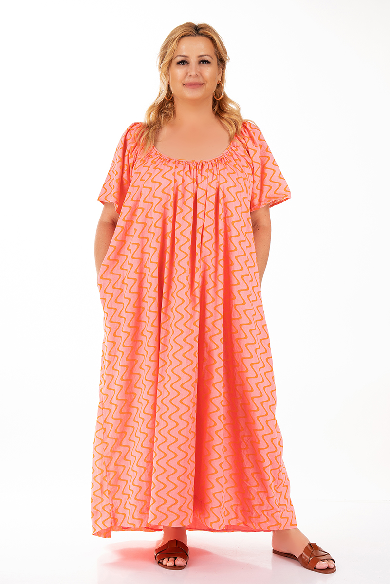 МАКСИ дълга рокля от памук в коралово розово с набор на деколтето