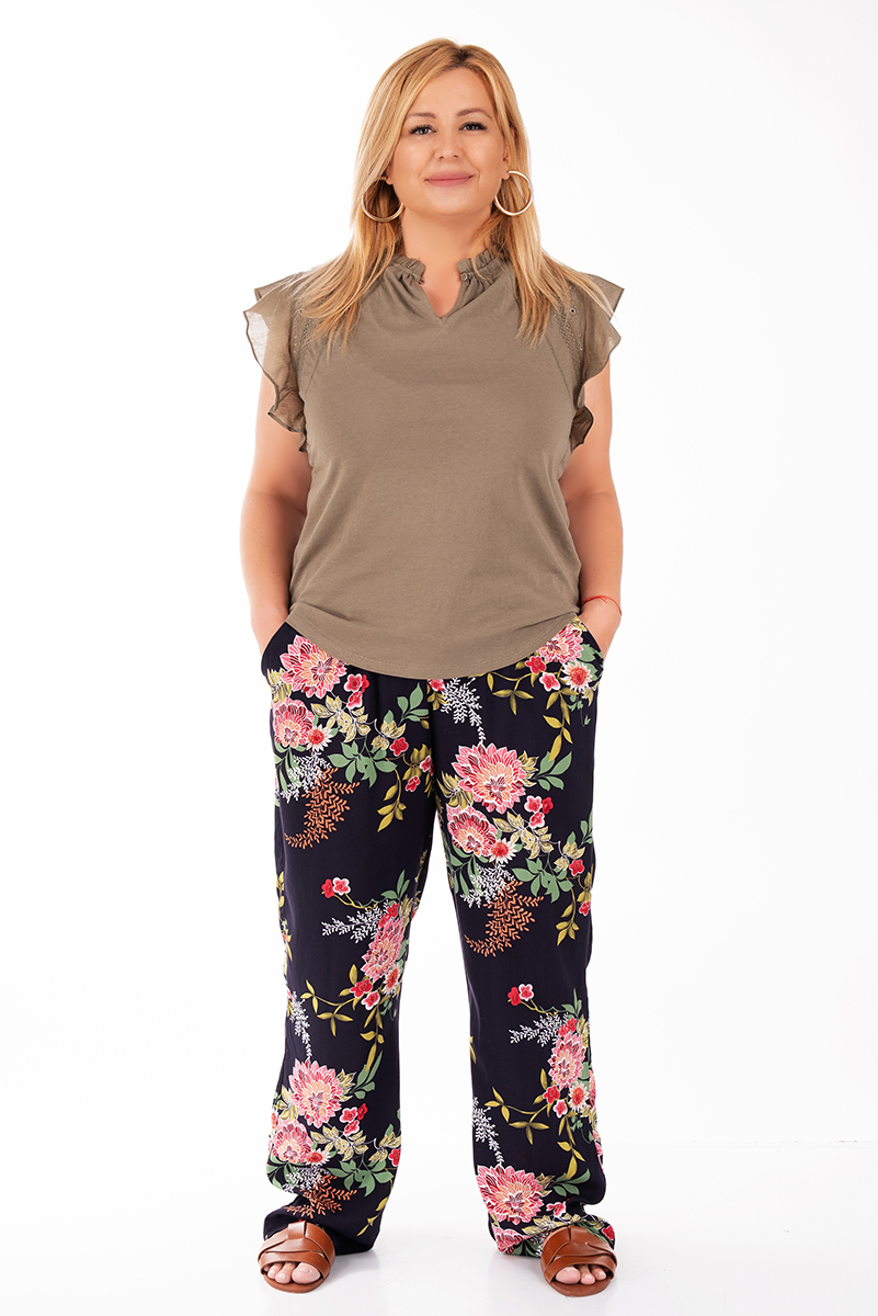 МАКСИ панталон в тъмносиньо с принт листа и цветя в розово и зелено