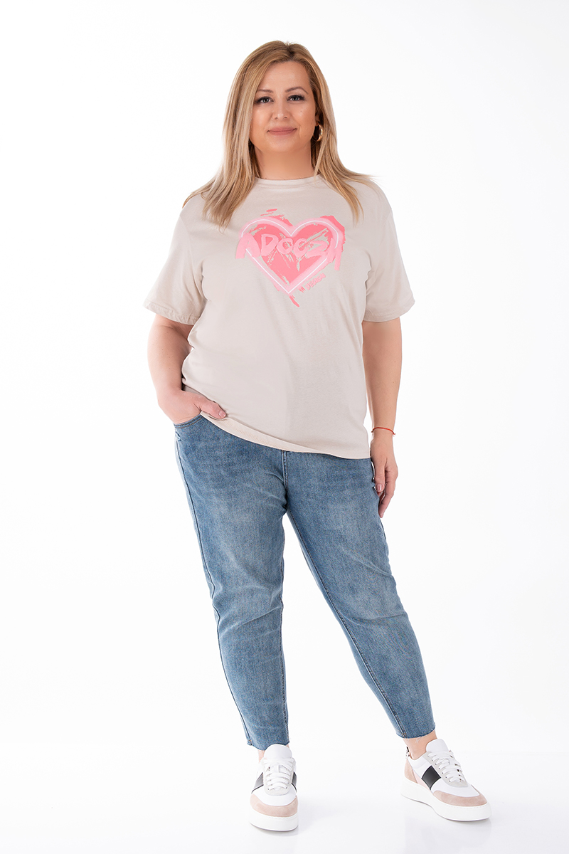 МАКСИ тениска в бежово с щампа розово сърце и релефен надпис