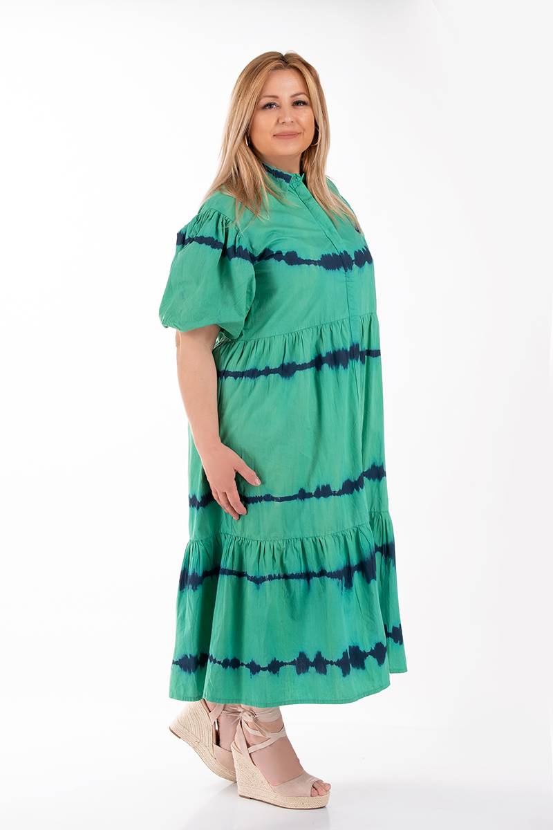 МАКСИ дълга рокля от памук в зелено с хоризонтални сини вълни