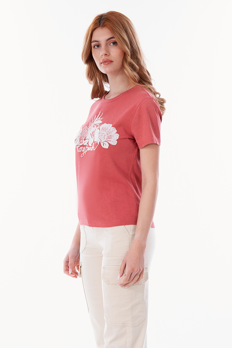 Дамска тениска в цвят корал с бяла щампа с мъниста