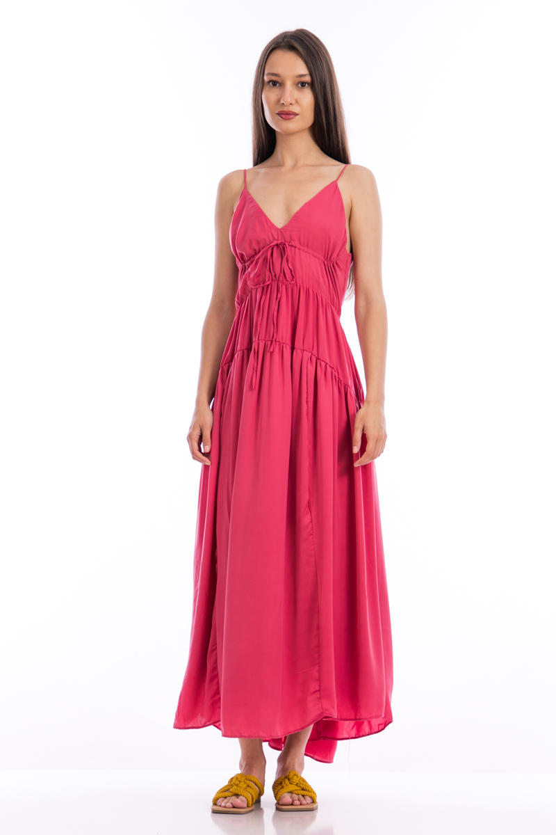 Дълга разкроена рокля в розово с тънки презрамки