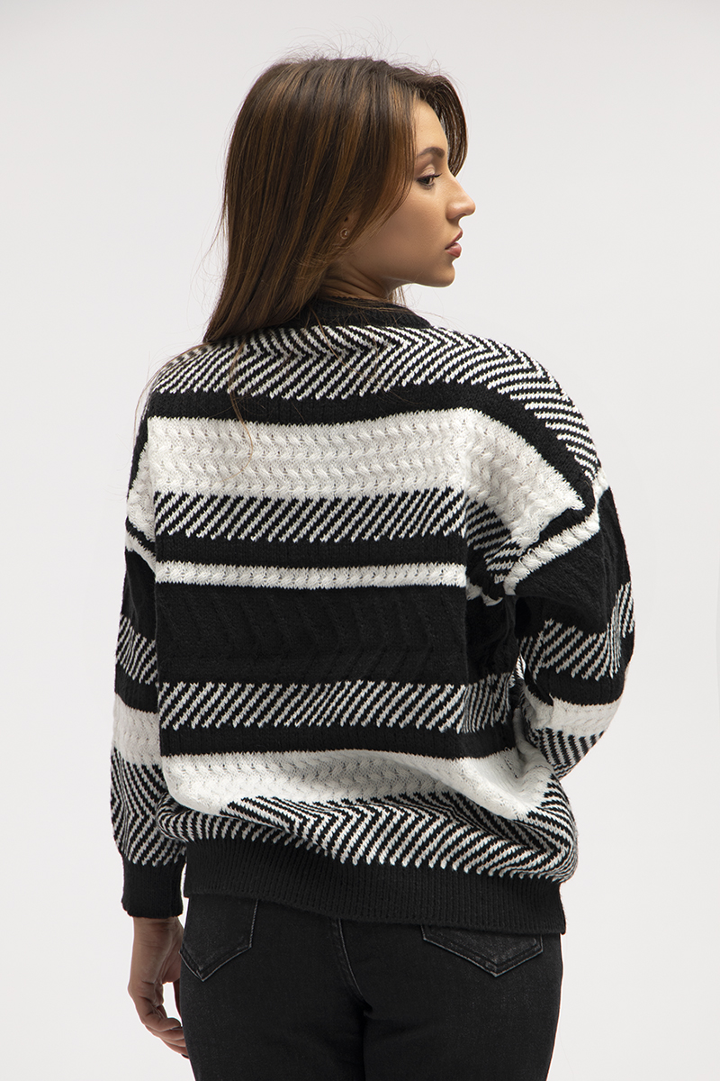 Дамски пуловер от грубо плетиво в черно-бял принт