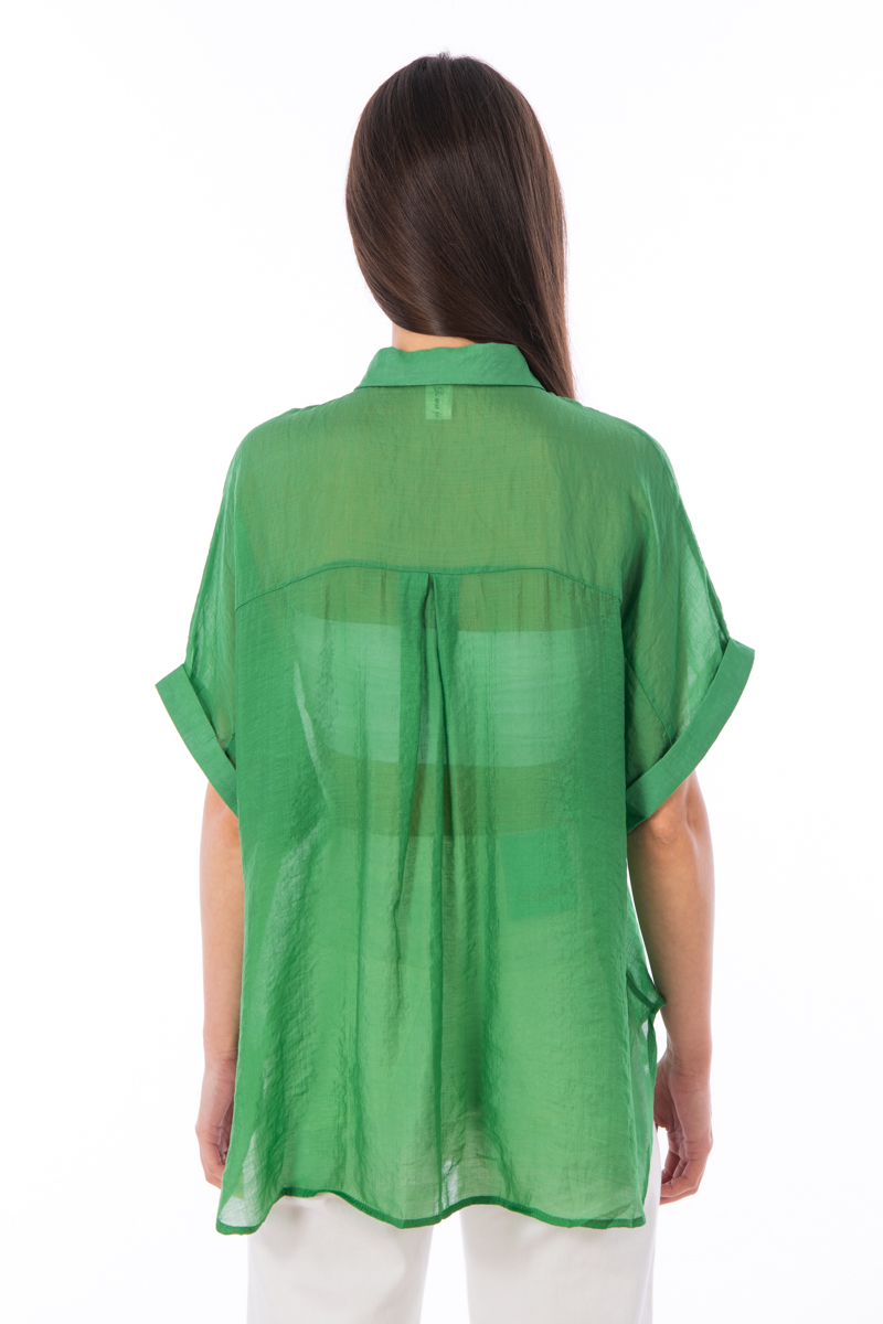 Дамска риза от фина материя в зелено с издължен гръб