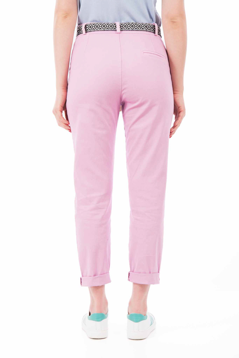 Дамски панталони в розово с плетен текстилен колан