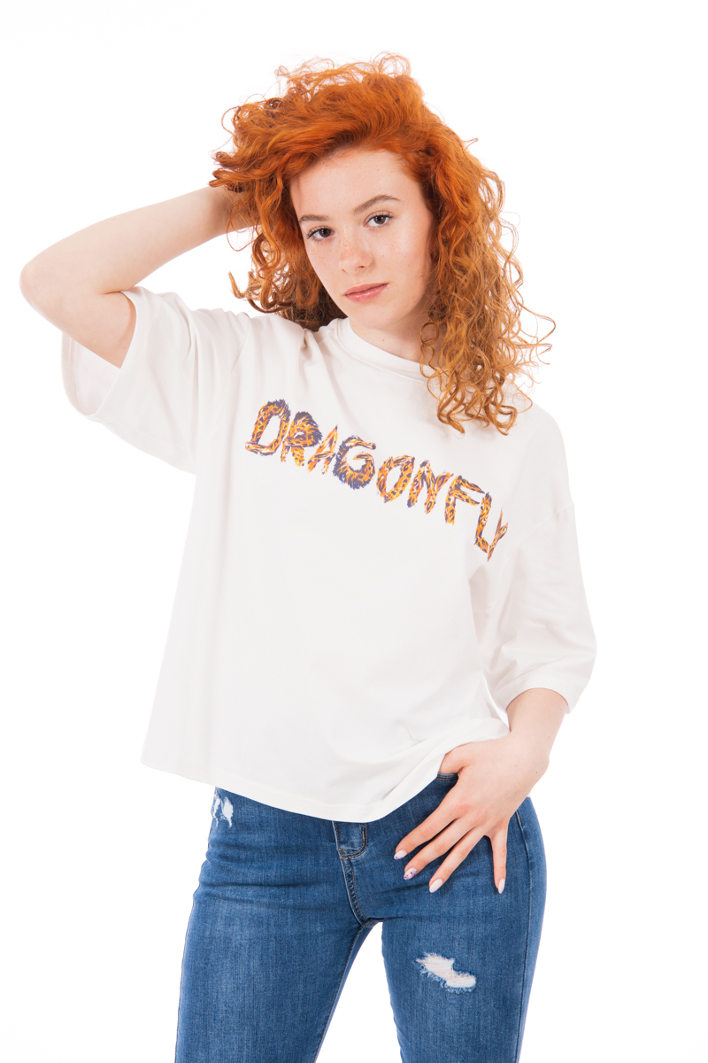 Дамска тениска ''Dragonfly'' в бяло с паднало рамо и тигрова щампа