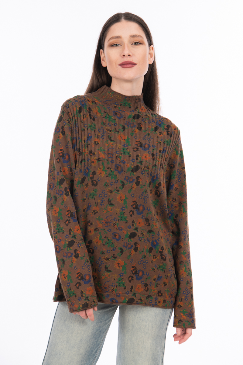 Дамски пуловер от фино плетиво в кафяво с цветен флорален принт
