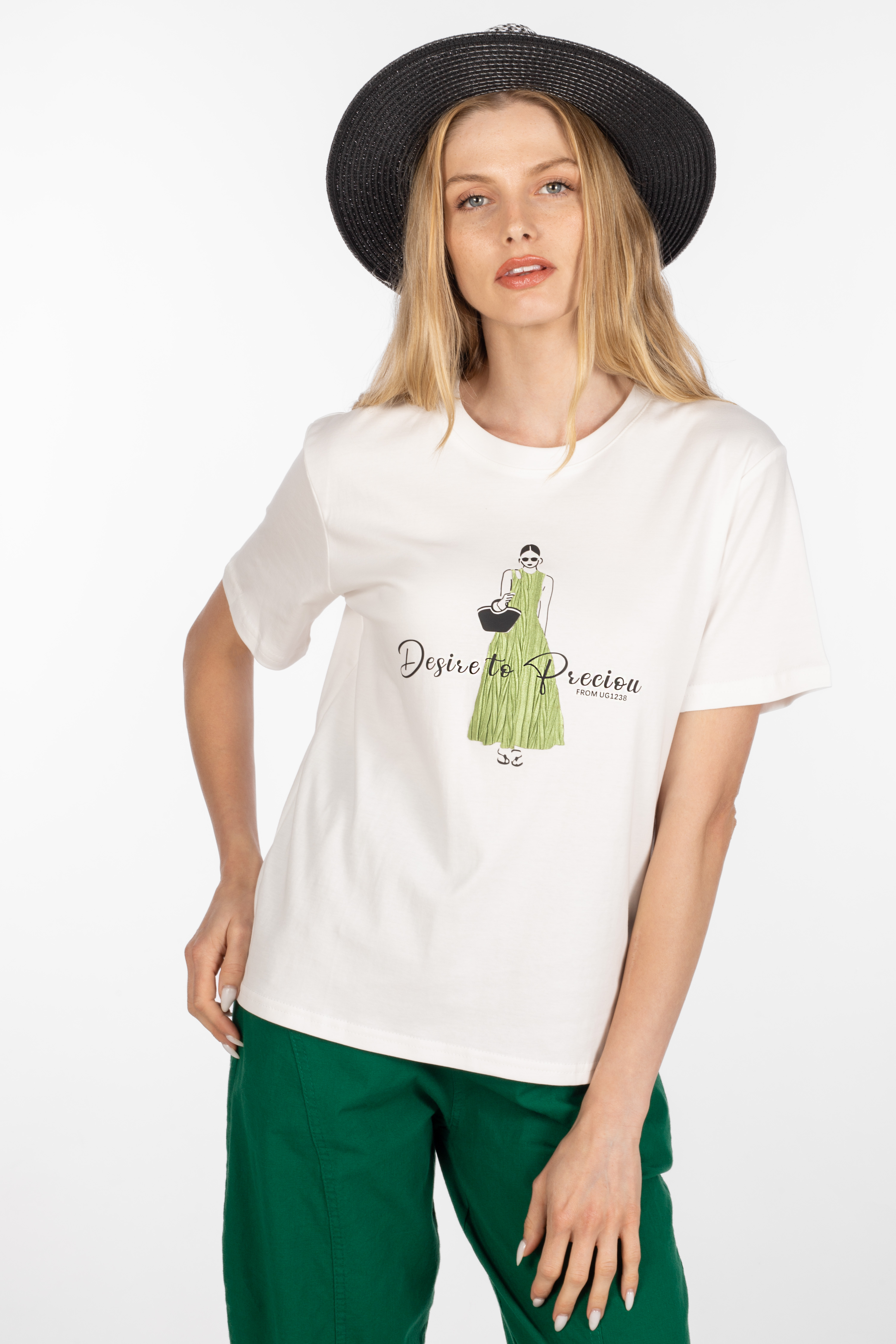 Дамска тениска от памук в бяло с апликация момиче със зелена рокля