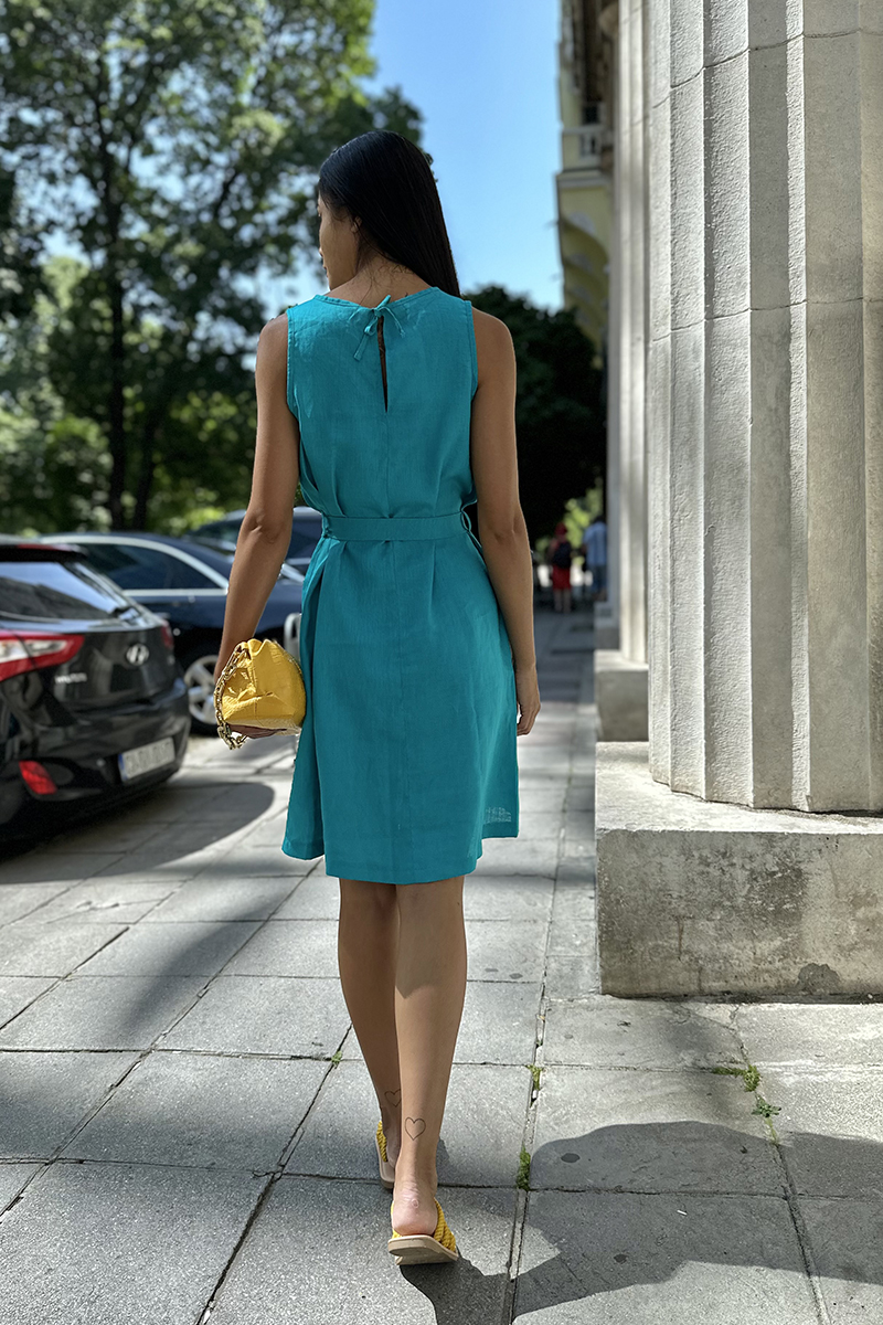 Къса рокля ''Dragonfly'' от лен и памук в тюркоаз с бродирано водно конче