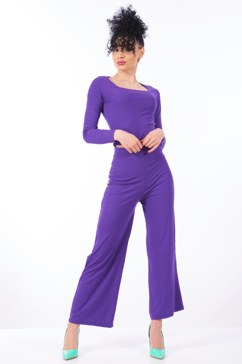 Дамски комплект в лилаво със широк панталон и къса блуза