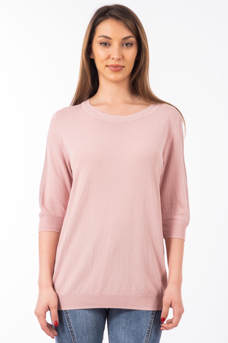 Дамска блуза от фино плетиво в розово с лента ламе на ръкава