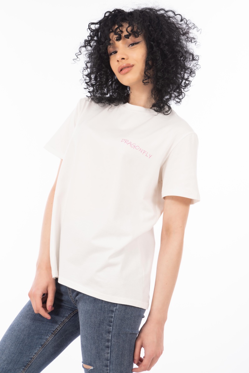 Дамска тениска ''Dragonfly'' в бяло с малка розова лого щампа