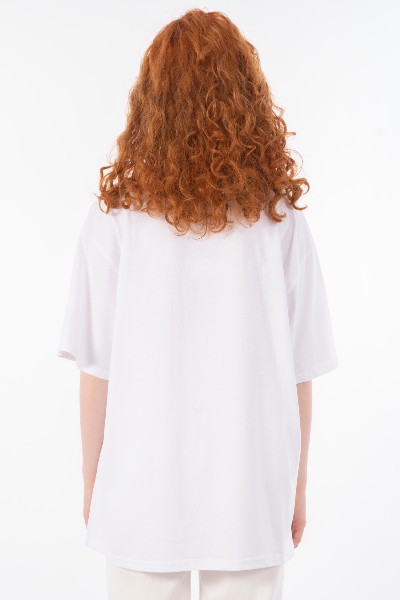 Дамска тениска в бяло с щампа, надпис и панделка