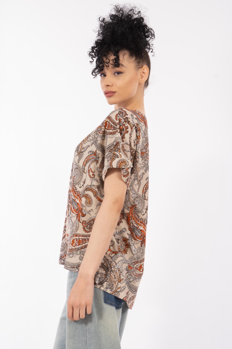 Дамска блуза в бежово с оранжев индийски принт