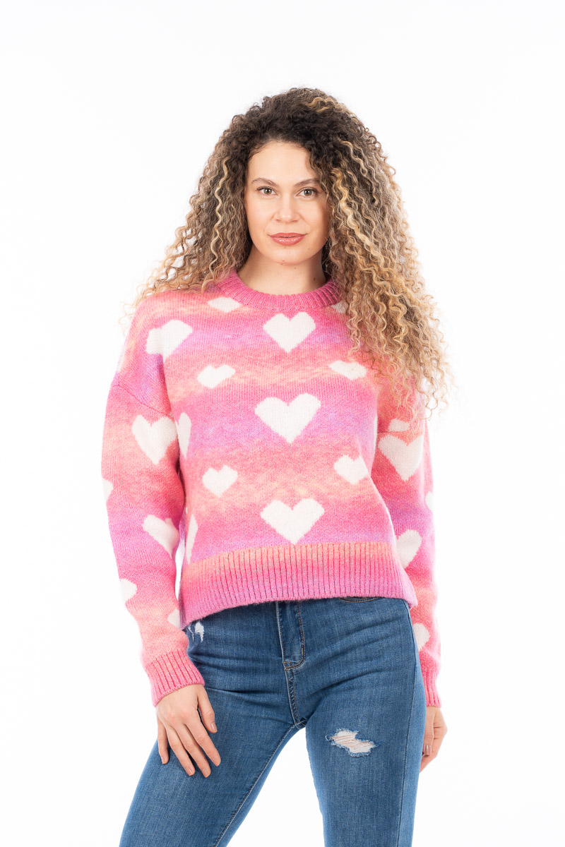 Дамски пуловер в розово с принт бели сърца