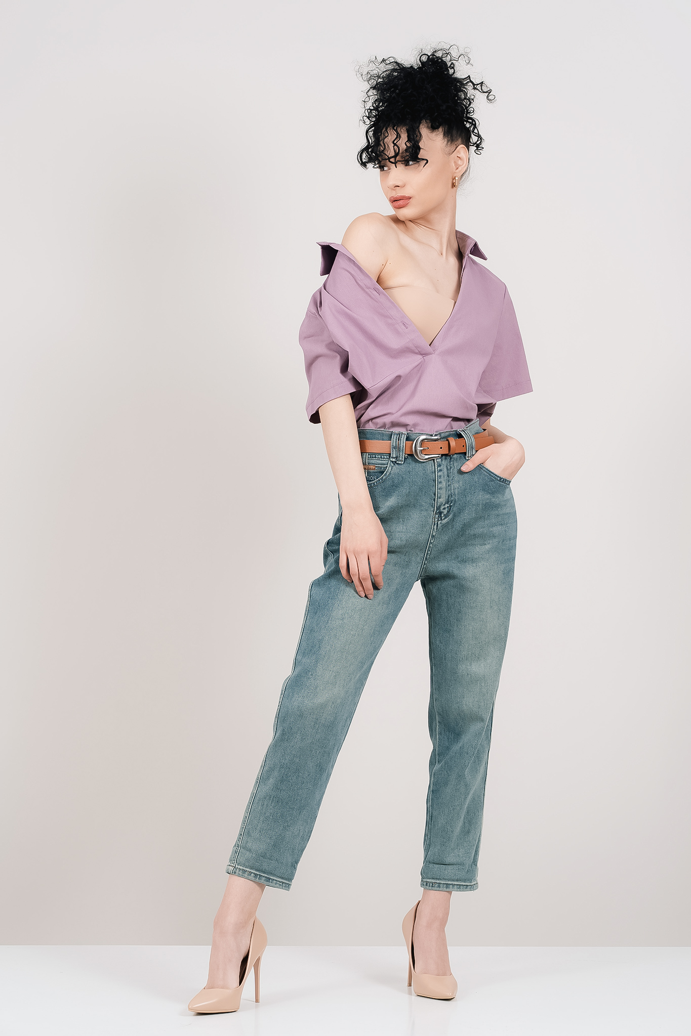Дамска блуза от фин памук в лилаво с четири копчета