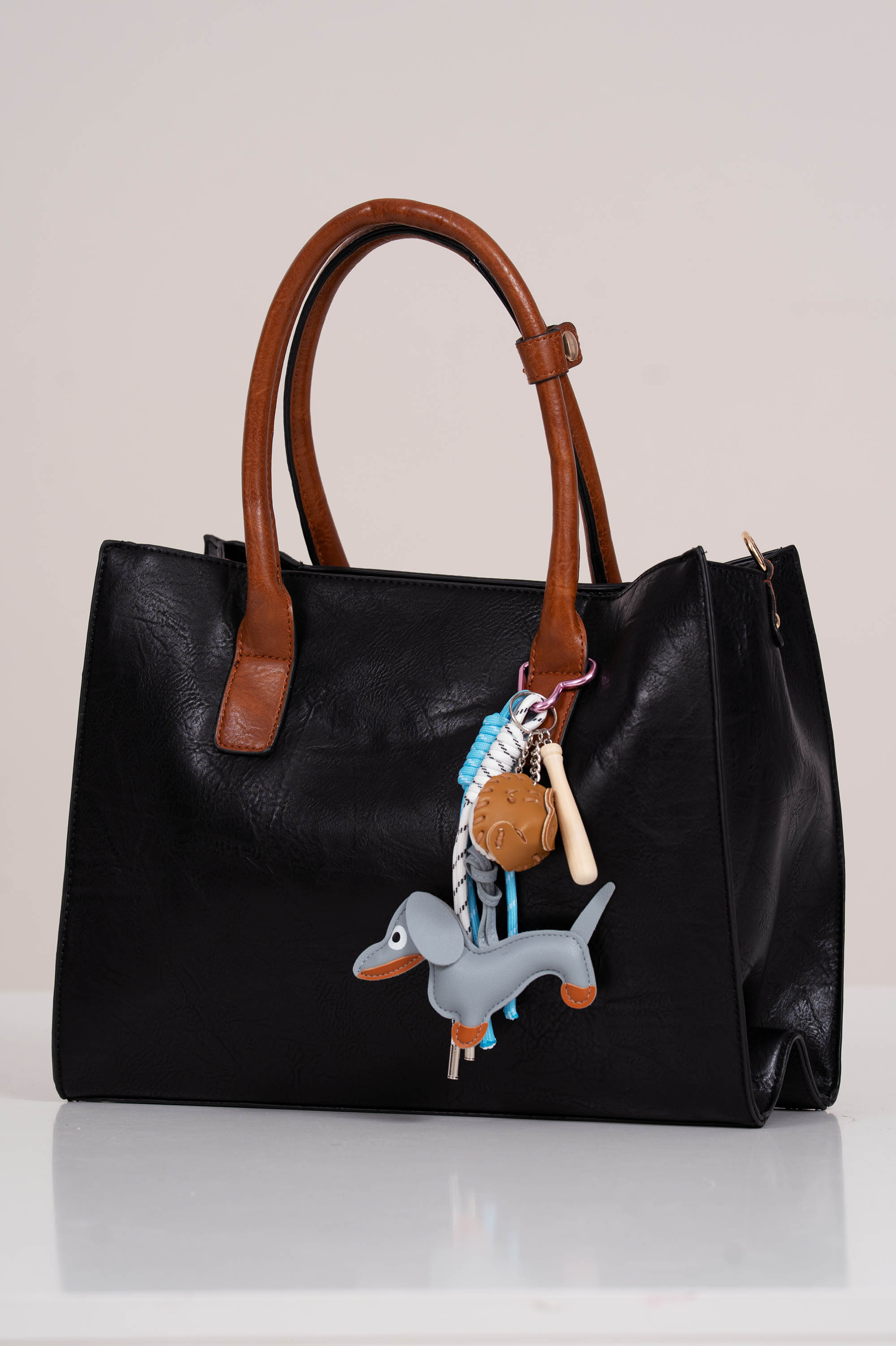 Аксесоар за чанта със сиво куче и бейзболна топка